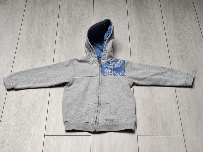 Sweat à capuche gris