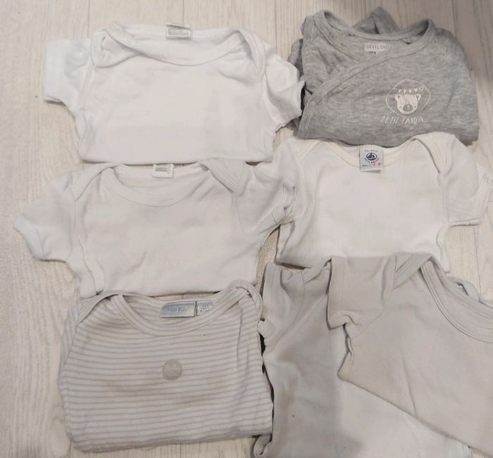 Lot 7 bodies manches courtes et longues 6m
