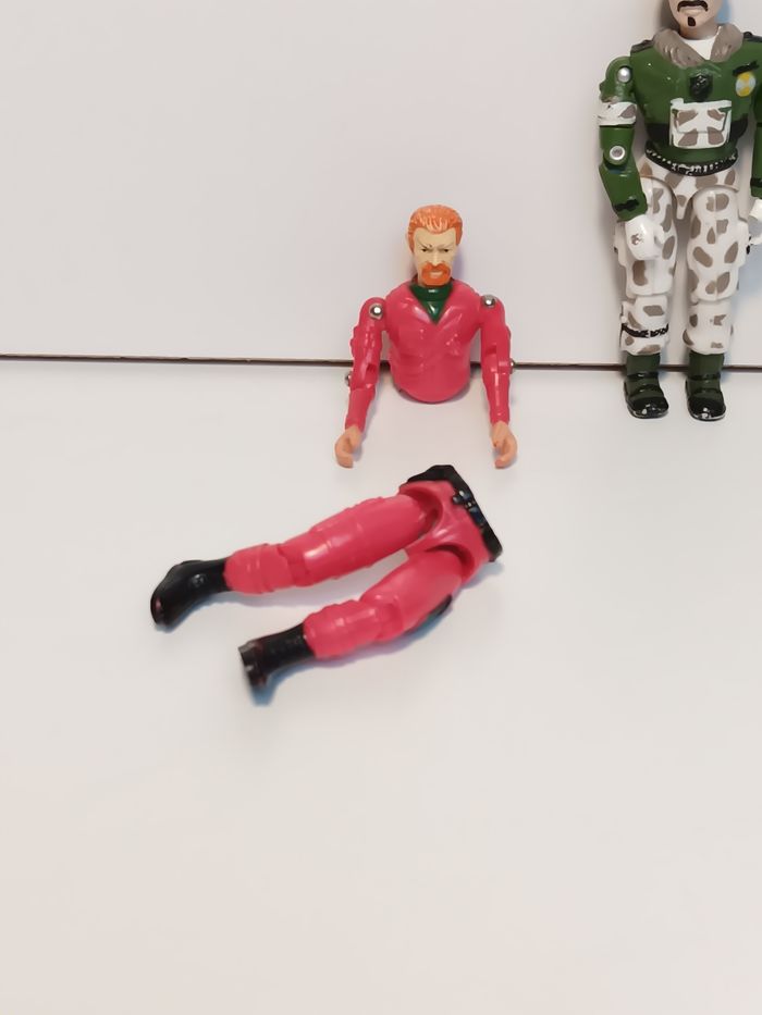 Lot 3 figurines vintage articulée Lanard 80-90 
Une des figurine a l'élastique cassé - photo numéro 2