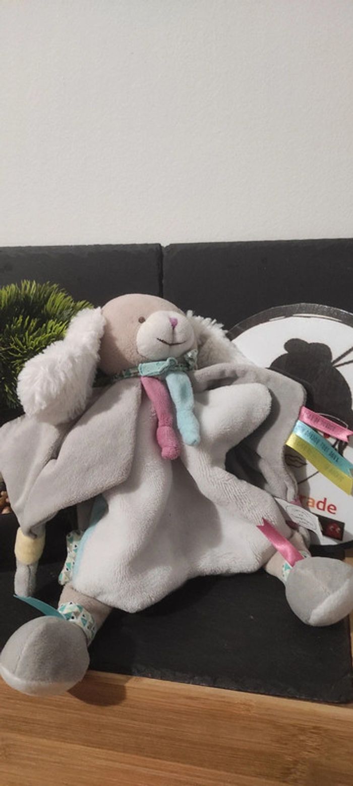 doudou et compagnie marionnette toopi dc3082 chien gris blanc bleu rose