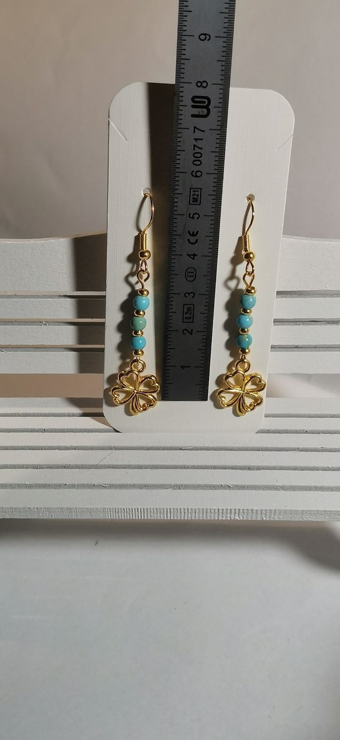 Boucles d'oreilles fantaisie trèfle à 4 feuilles doré et turquoise - photo numéro 2