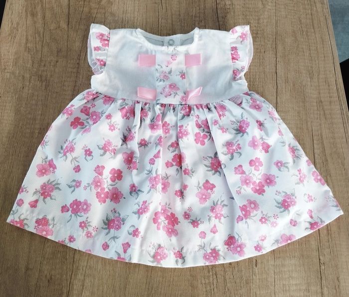 Robe fille manches courtes blanche et fleurs roses 1 mois