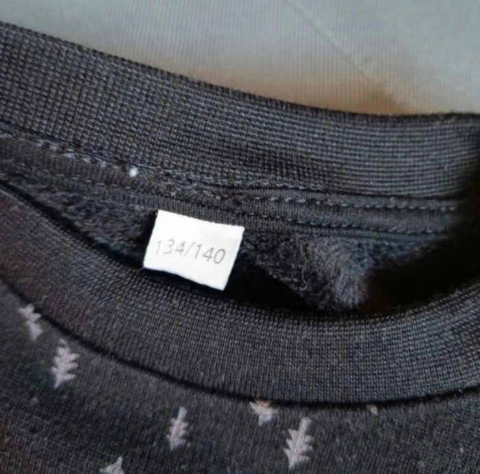 Sweat noir motif sapin - photo numéro 4