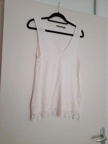 Joli débardeur nude avec dentelle taille L