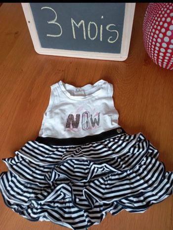 Belle robe IKKS taille 3 mois en très bon état