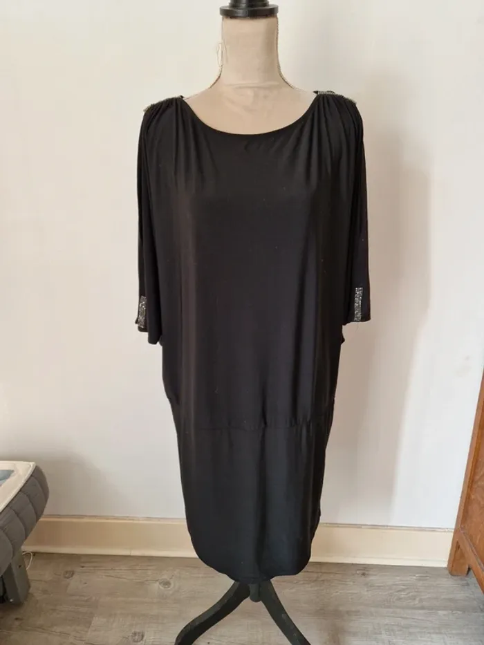 Robe épaules dénudé noir a strass ms mode taille 50