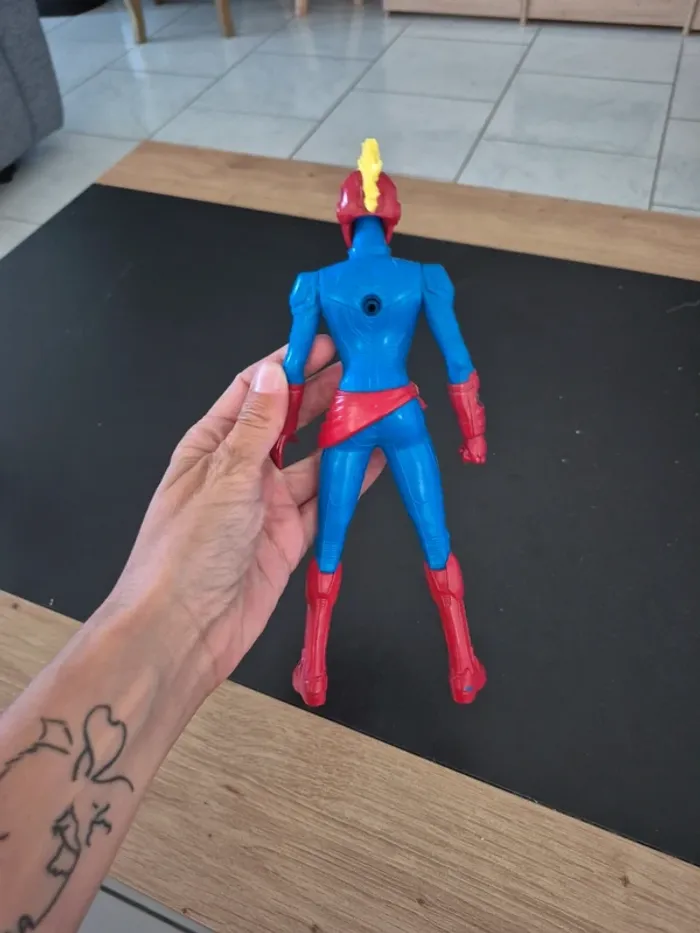 Figurine captain marvel - photo numéro 3