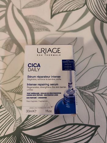 Uriage serum reparateur intense 30ml valeur 28€  exp 09/26