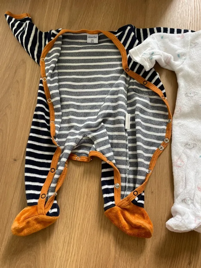 2 pyjamas 0 mois - photo numéro 2