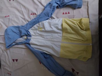 Coupe vent jaune et bleu pour garçon en 10 ans