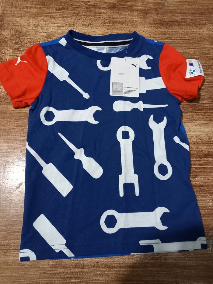 Tee shirt manches courtes taille 4/5 ans