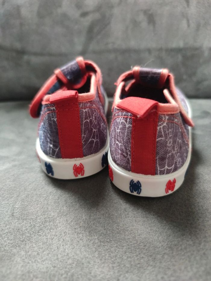 Paire de basket sneakers spiderman marvel pointure 29 - photo numéro 4
