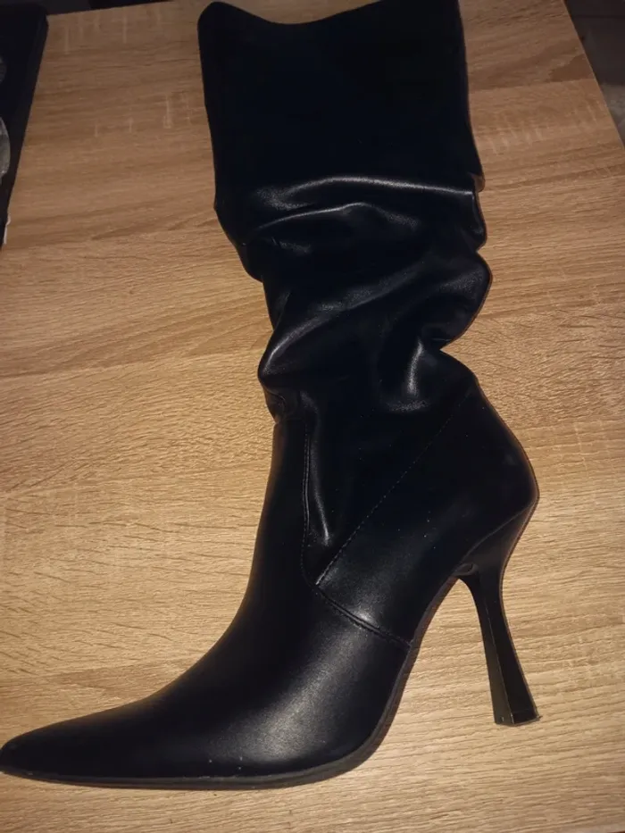 Bottes hautes noires taille 39 à talons aiguilles élégantes - photo numéro 5