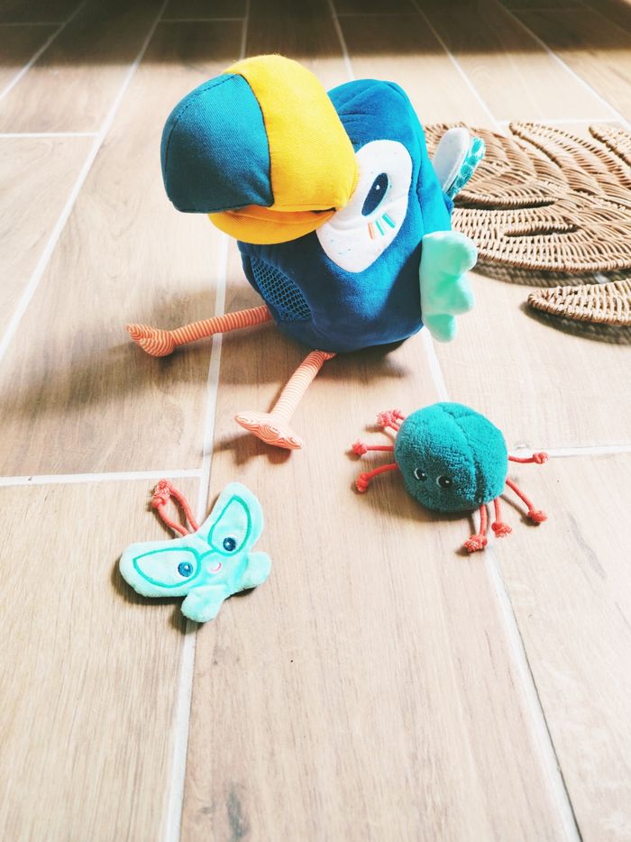 🐦Peluche doudou d'activité Toucan Pablo Pique assiette en tissu/peluche  marque Lilliputiens