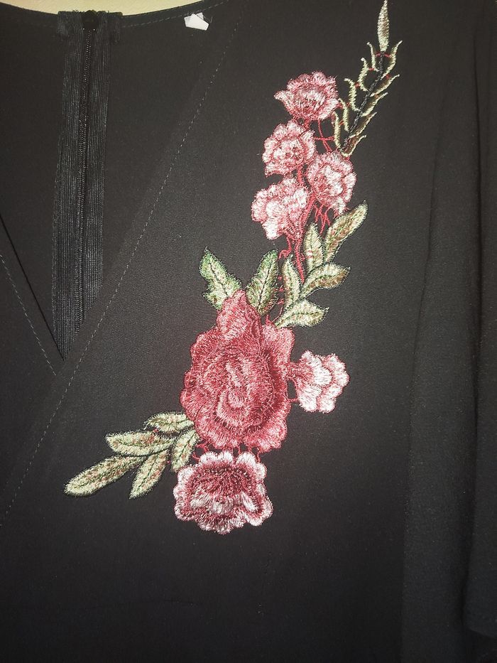 Combi short crêpe noir taille  petit,neuve - photo numéro 5
