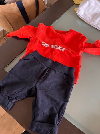 Ensemble jeans et sweat-shirt