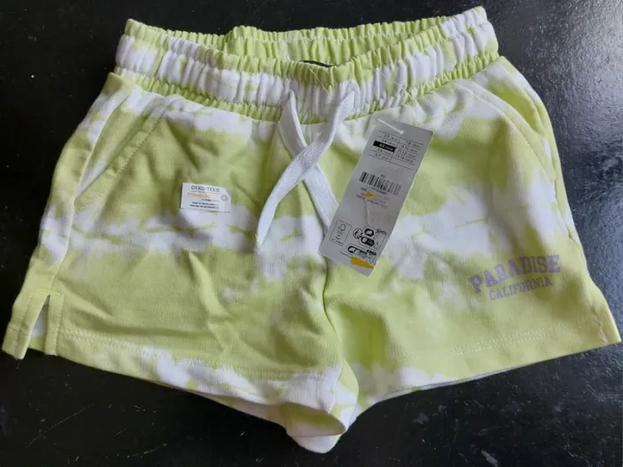 Short vert 4 ans neuf