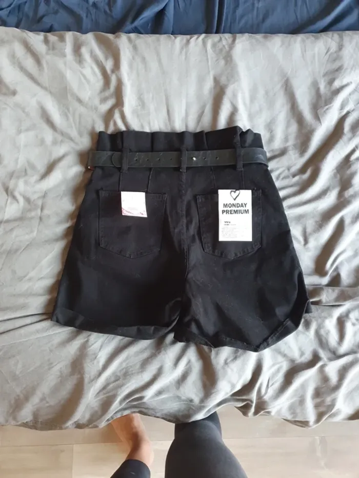 Short noir - photo numéro 6