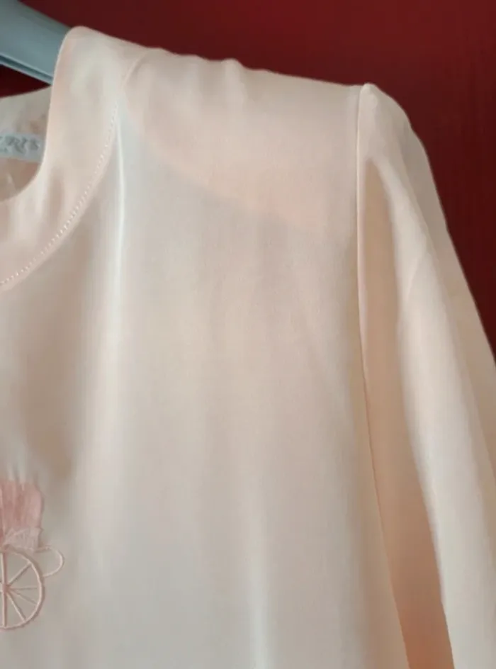 Blouse Azzuris t.38
Broderie calèche, vintage made in France - photo numéro 4