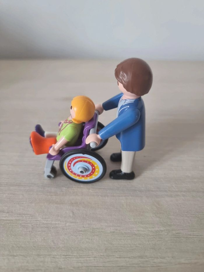 Enfant avec fauteuil roulant et papa - Playmobil - 6663 - photo numéro 4