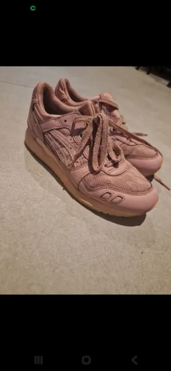 Basket asics gel lyte III rose taille 38