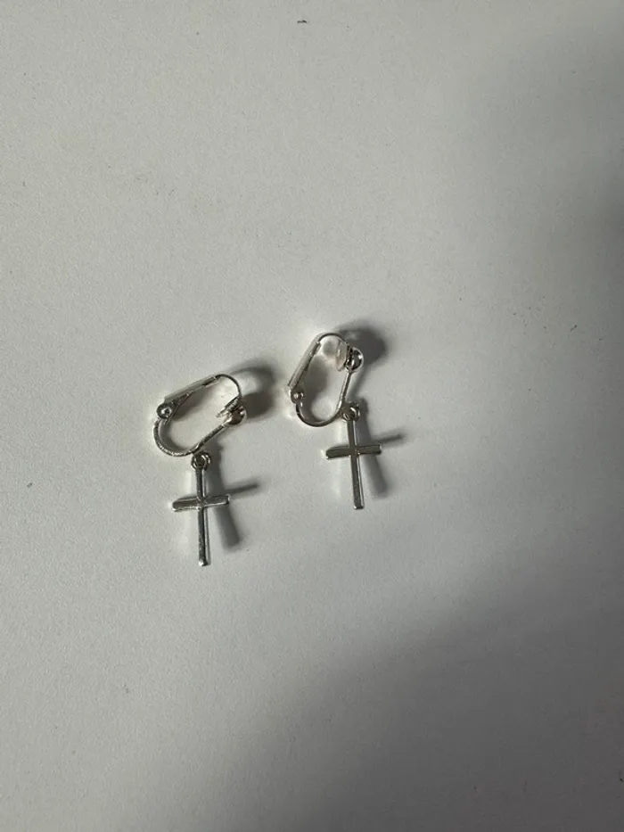 Boucle d’oreille croix sans perçage - photo numéro 2
