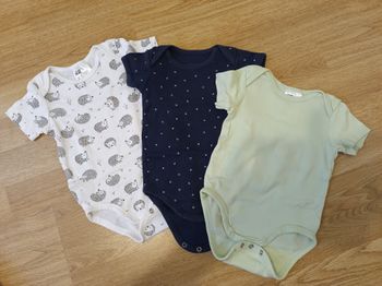 Lot de bodies 6 mois