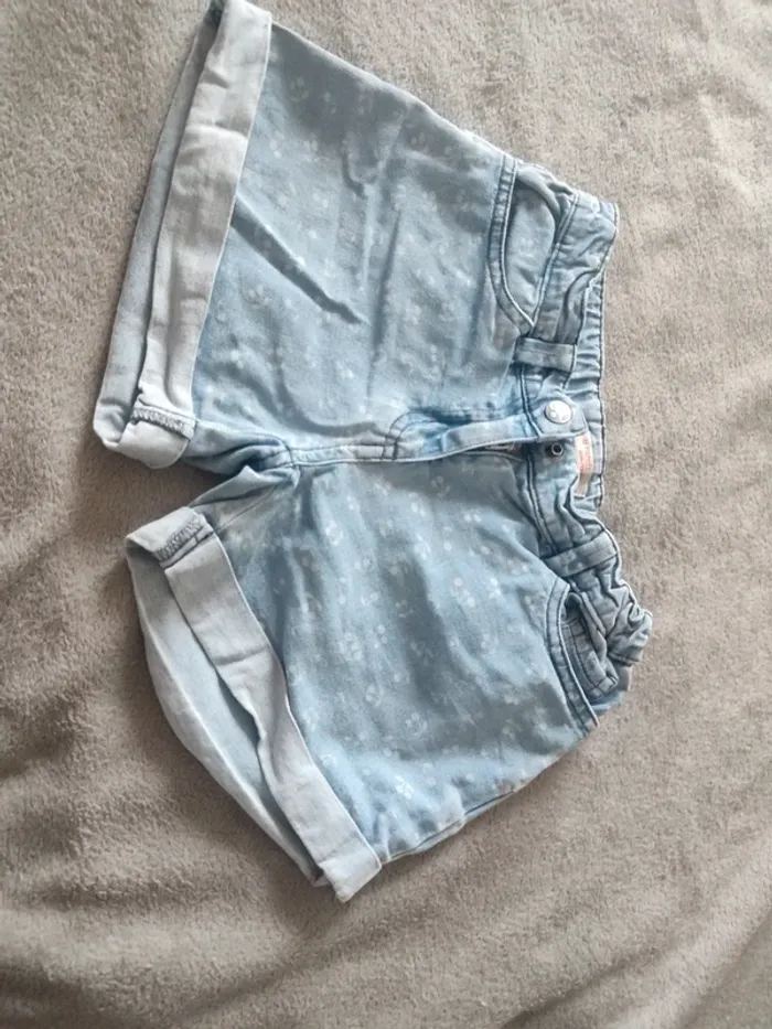 Short fille