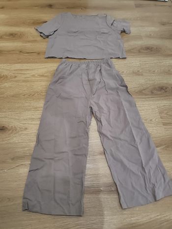Ensemble pantalon et t shirt taille L (40) neuf