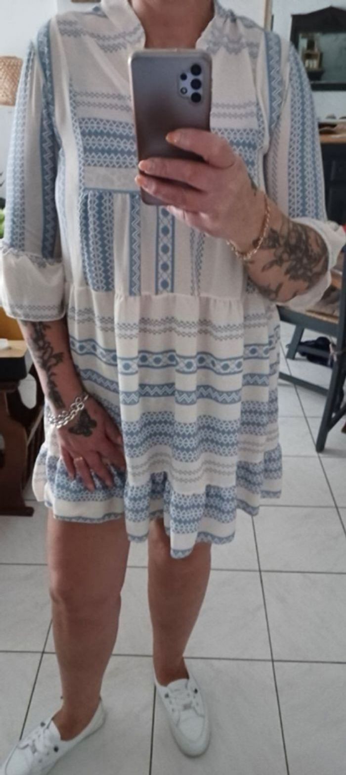 Très jolie robe courte d'été femme T U lisez bien l'annonce surtout - photo numéro 4