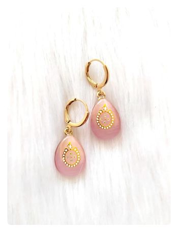 Boucles d'oreilles pendantes chic à reflets forme ovale avec cabochon de couleur quartz rose