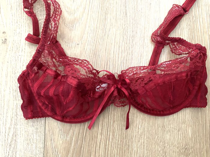 Ensemble soutien gorge rouge dentelle 85B - photo numéro 3