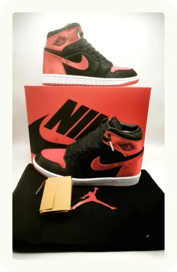 Baskets montantes Nike Jordan 1 retro hi og Taille 43 Neuves