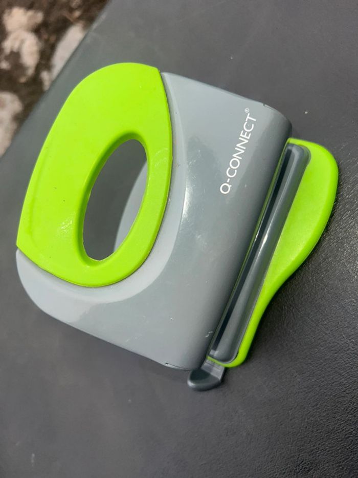 Perforatrice Q-Connect 943281 Perforateur 2 Trous Capacité Perforation 30 Feuilles