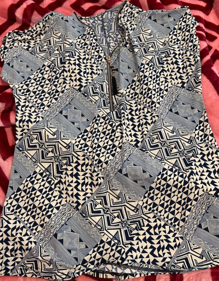 Tunique blanche et bleu