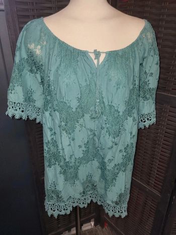 Haut à dentelle verte 44