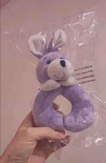 Hochet en peluche violet