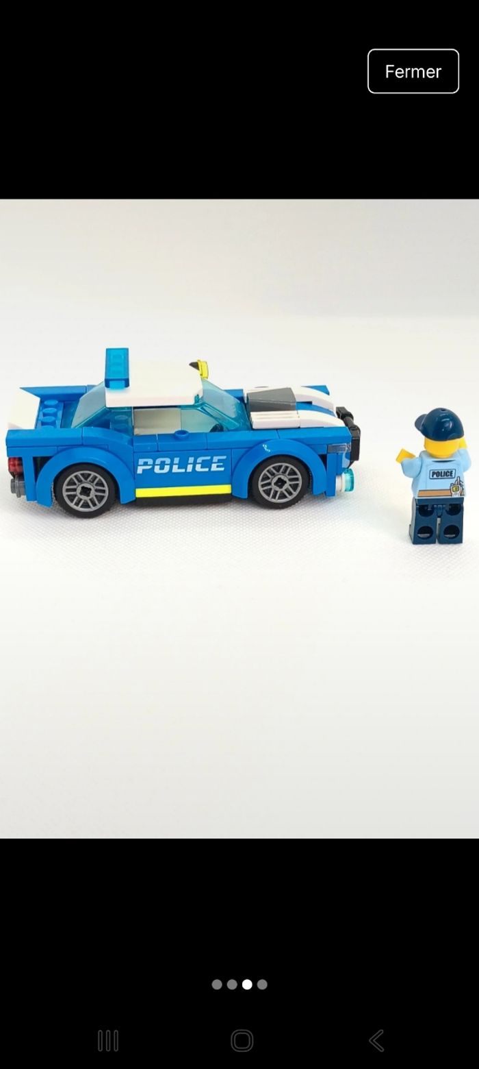 Figurine LEGO City La Voiture de Police 60312
Complet - photo numéro 3