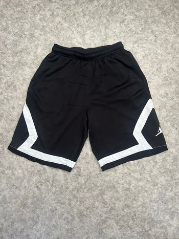 Short Jordan Noir enfant taille 14-16 ans