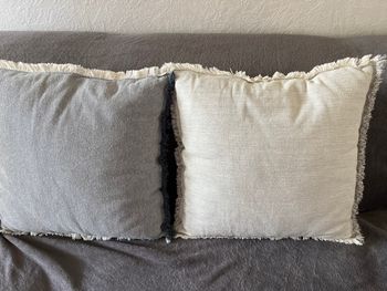 À vendre quatre coussins acheté récemment IKEA