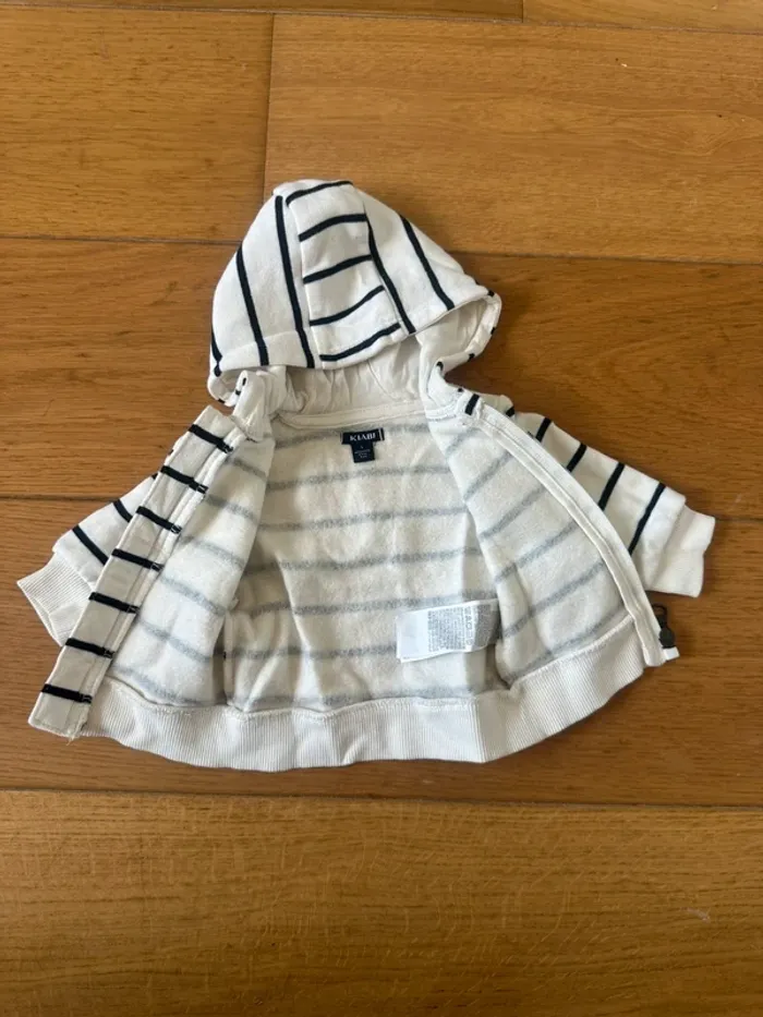 Lot pantalon beige + haut + gilet bébé 1 mois – Blanc & rayures – Mi-saison – Très bon état - photo numéro 7