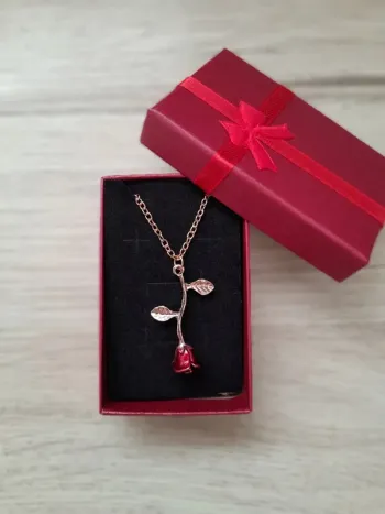 Collier Rose suspendue ( La Belle et la Bête), doré