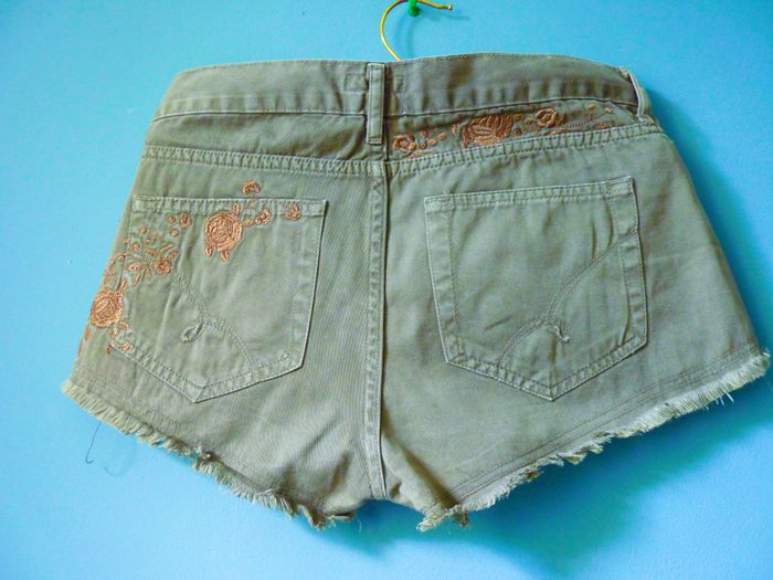 Short jean femme Kookai S 36 kaki fleurs brodées rock TBE - photo numéro 2
