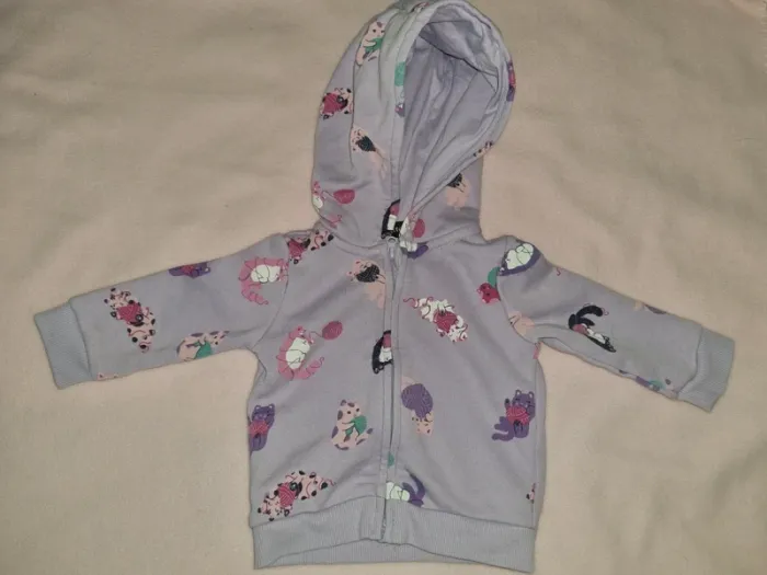 Veste à capuche taille 6 mois