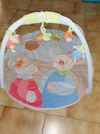 Tapis d'éveil avec mobile suspendu