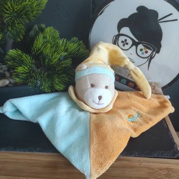 Doudou plat ours orange bleu jaune bonnet nuit colerette baby nat Carré Plat