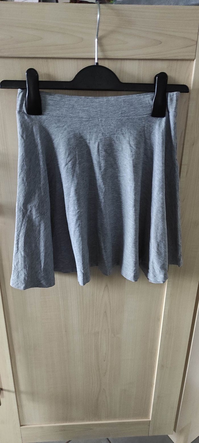 Jupe patineuse grise Kiabi 18 ans