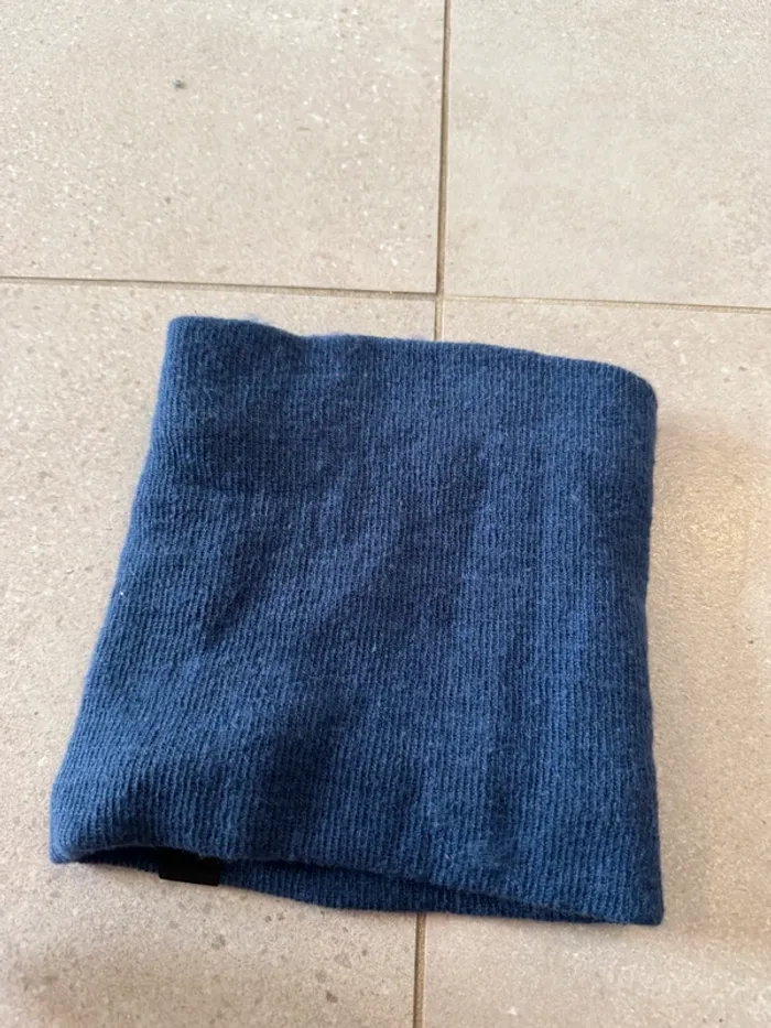 Tour de cou bleu Winter, bon état pour enfant, - photo numéro 2