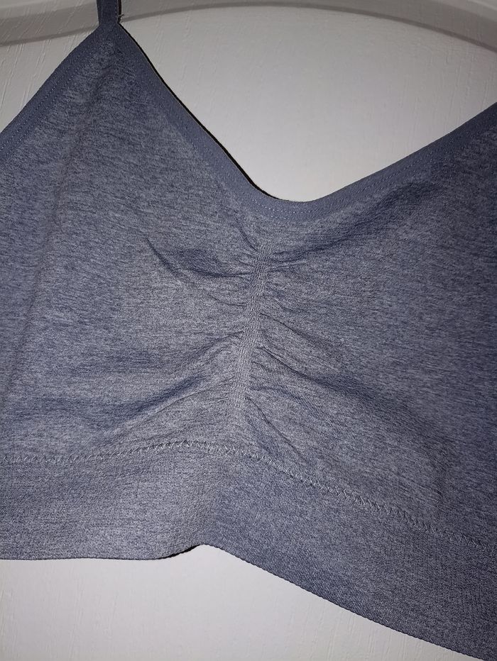 Brassière grise - photo numéro 2