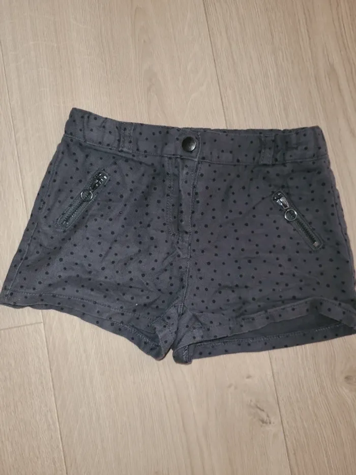 Ensemble de 3 shorts5 et 6 ans - photo numéro 5